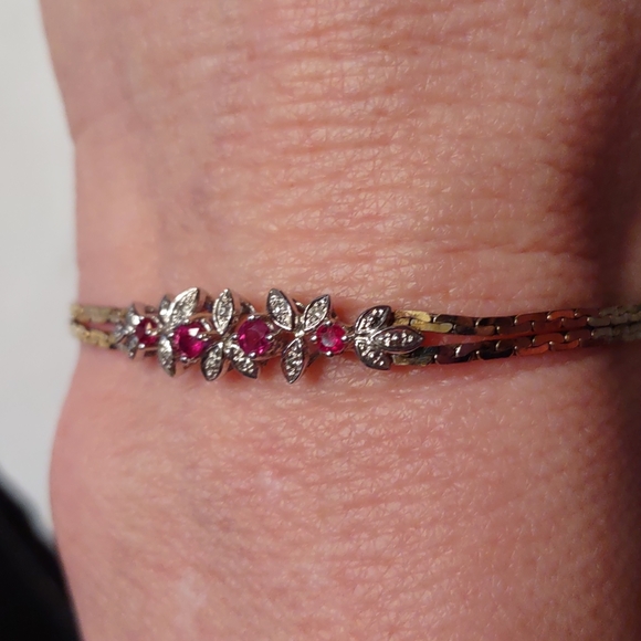 Ruby and diamond bracelet with 14kt yellow gold wristband - Picture 4 of 11